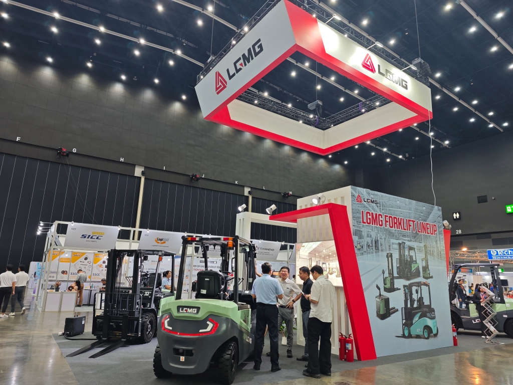 LGMG electric forklifts shine at LogIMAT 2025 in Thailand